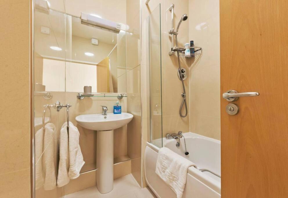 Luxury Apartment In D1 Dublin Exteriör bild